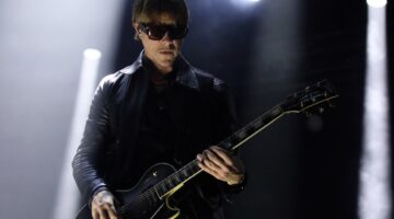 Guitarrista da banda Interpol em show no Rio de Janeiro